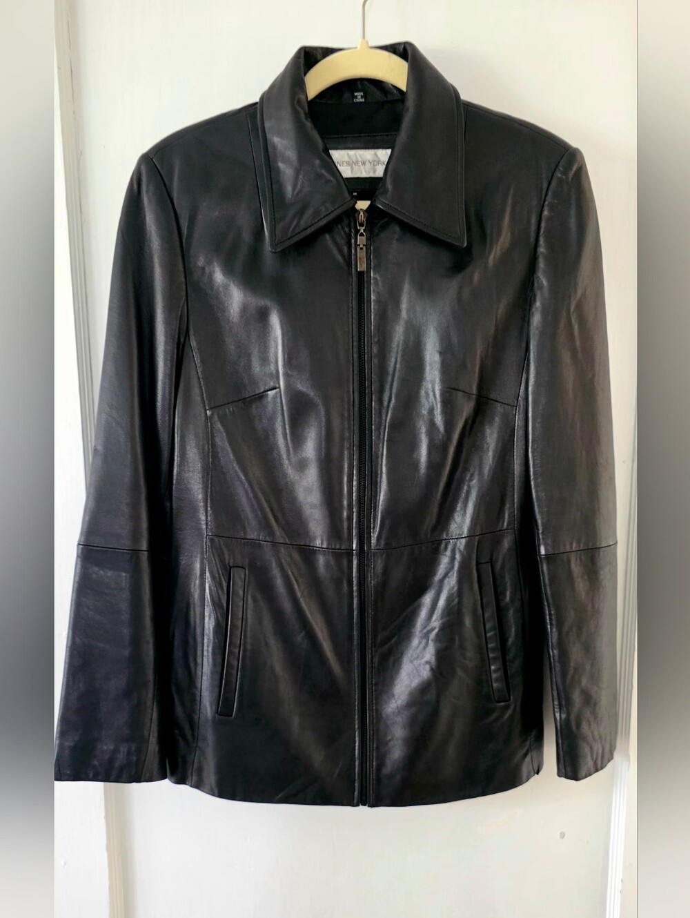 Jones New York Vintage Black Leather Zip-Up Jacket. Size Medium